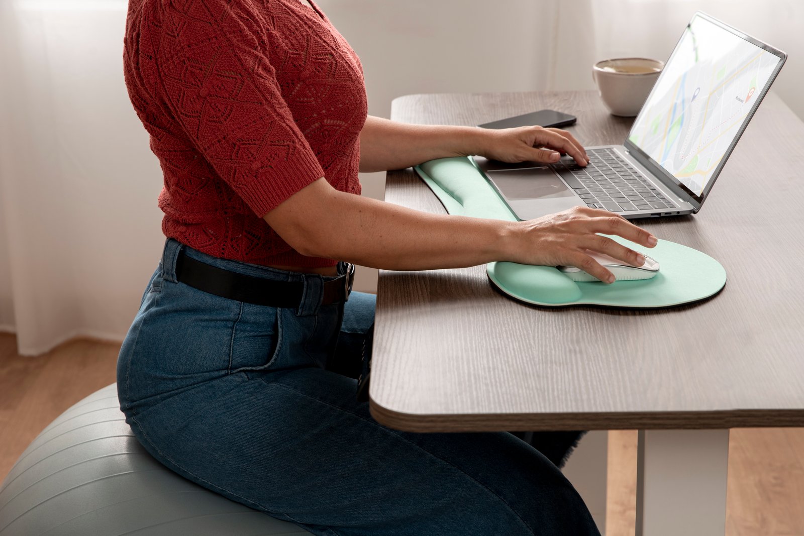 Ergonomia Home Office: Como Evitar Dores nas Costas Trabalhando em Casa