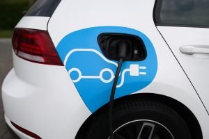 Veículos elétricos plug-in atingem 81% de participação no mercado de eletrificados