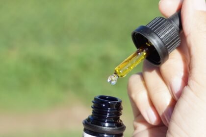 Frasco de oleo de cannabis medicinal para compra legal com receita no Brasil